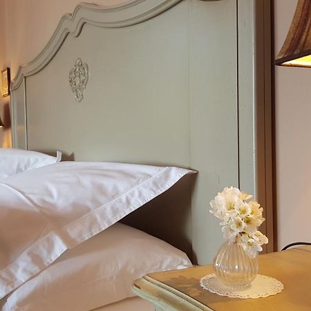 Pierres Blanches Bed & Breakfast Cotignac Exterior photo