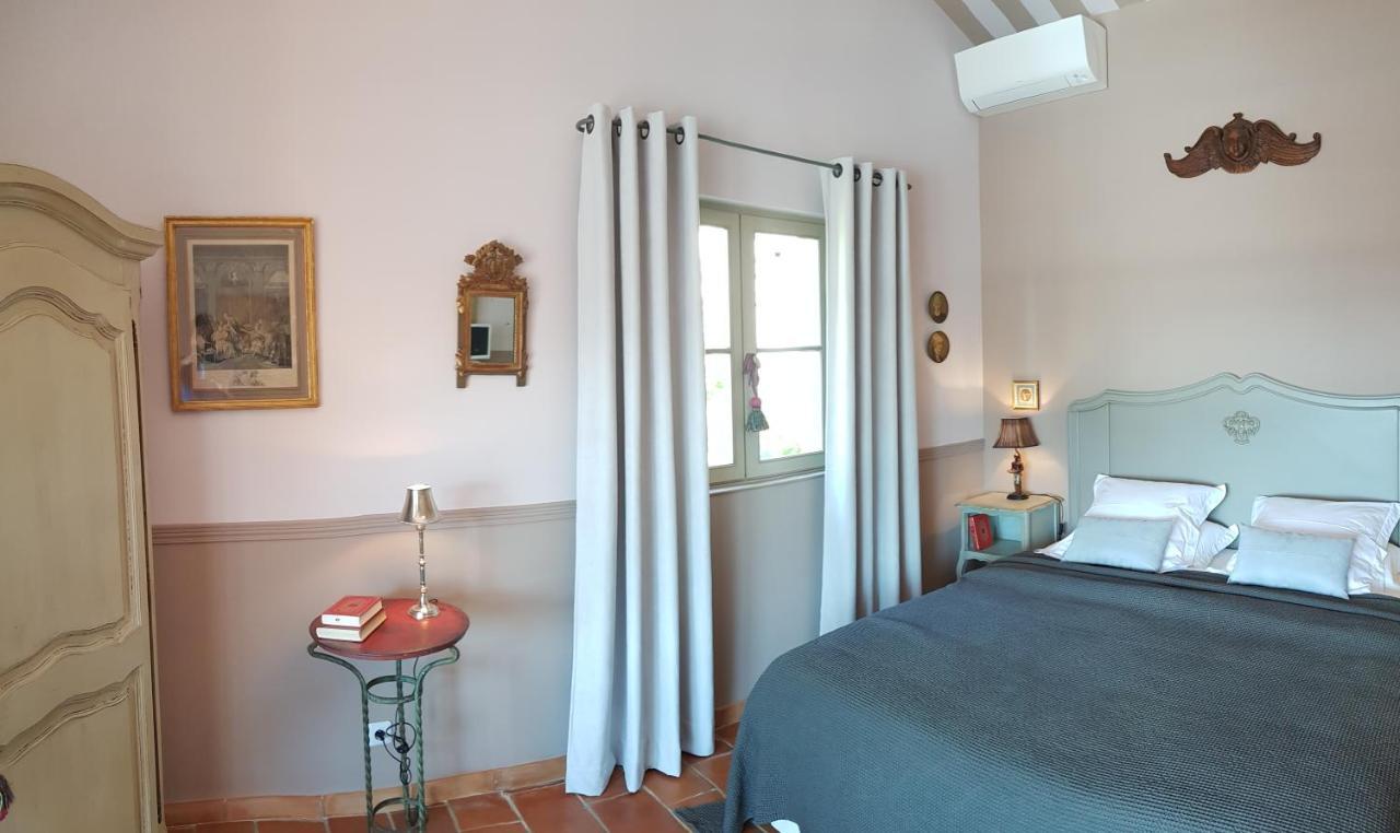 Pierres Blanches Bed & Breakfast Cotignac Exterior photo