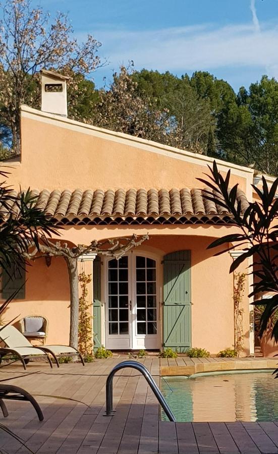 Pierres Blanches Bed & Breakfast Cotignac Exterior photo