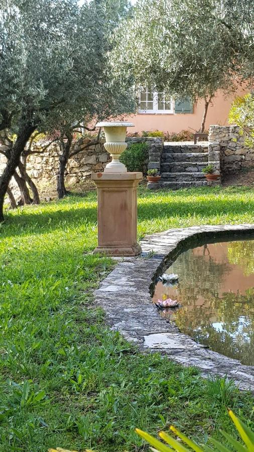 Pierres Blanches Bed & Breakfast Cotignac Exterior photo