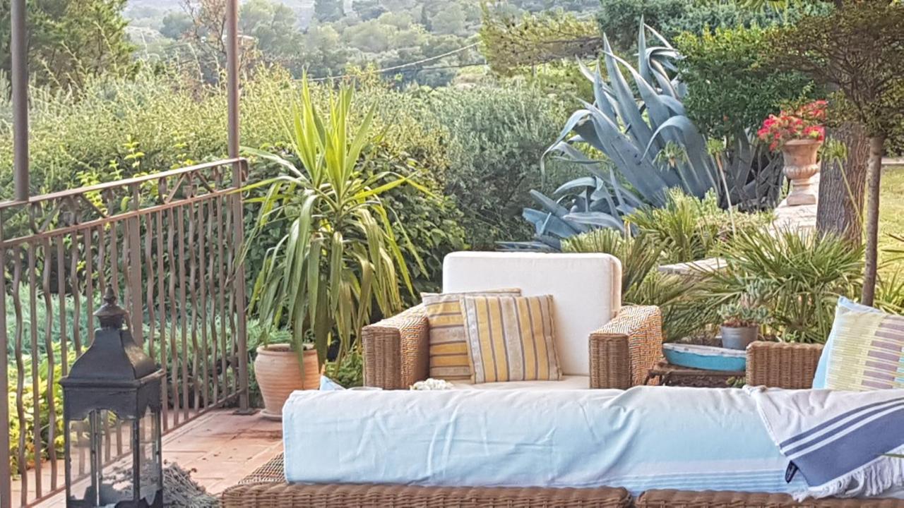 Pierres Blanches Bed & Breakfast Cotignac Exterior photo
