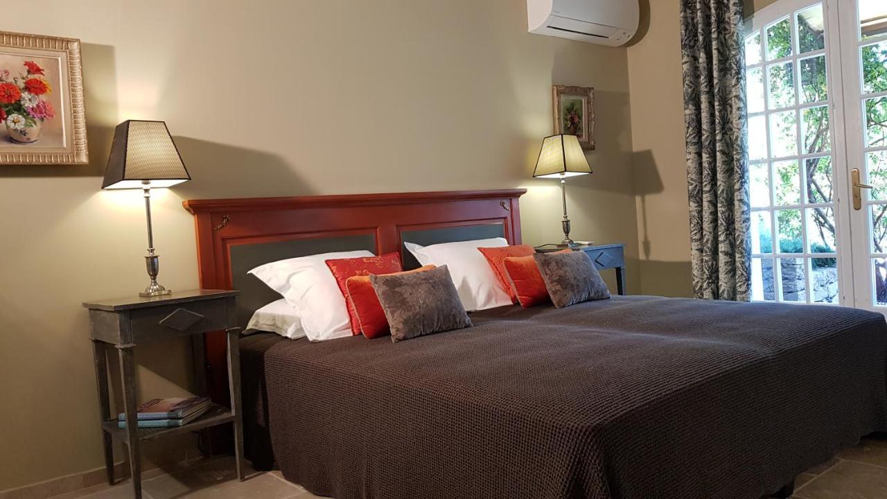 Pierres Blanches Bed & Breakfast Cotignac Exterior photo